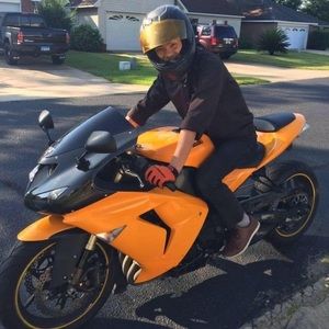 Meet your Posher, Simon